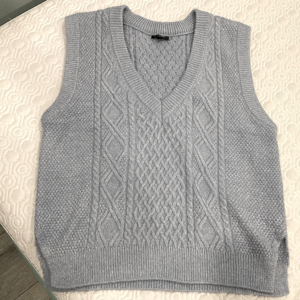 Dynamite Grey V-Neck Sweater Vest With Cable Knit Pattern Size Medium New